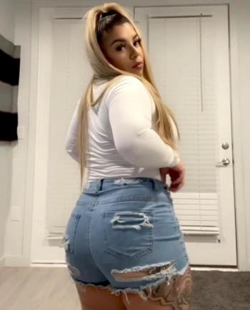 Chloe, 24  female escort, Roswell-Carlsbad